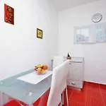 One Bedroom 3558-5 Апартаменты