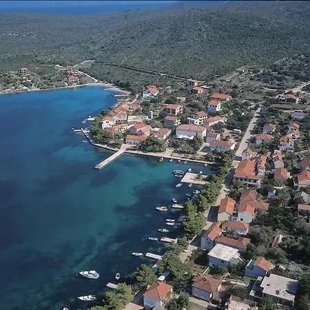 One Bedroom 3558-5 *