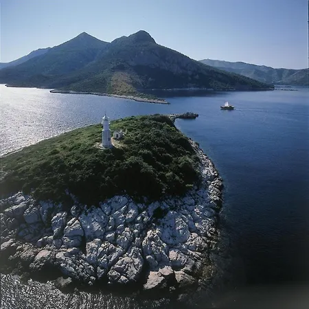 One Bedroom 3558-5 Apartman *