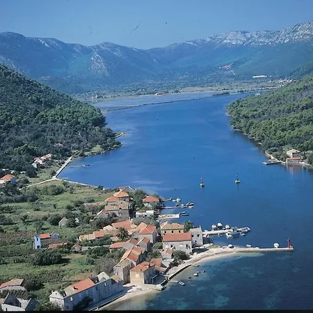 One Bedroom 3558-5 Apartament *