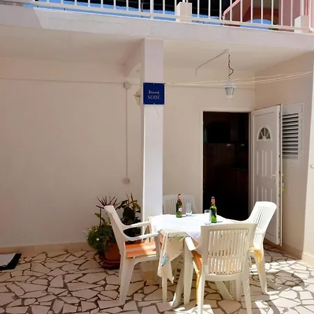 One Bedroom 3558-5 Apartment