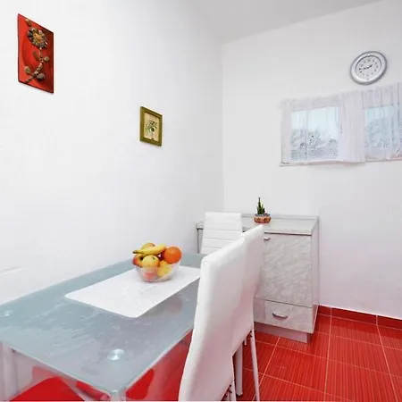 One Bedroom 3558-5 Apartment