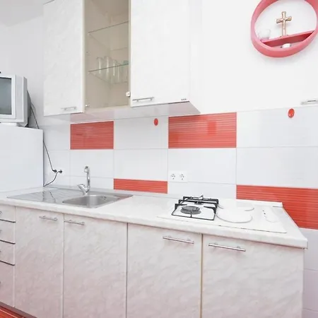 One Bedroom 3558-5 *