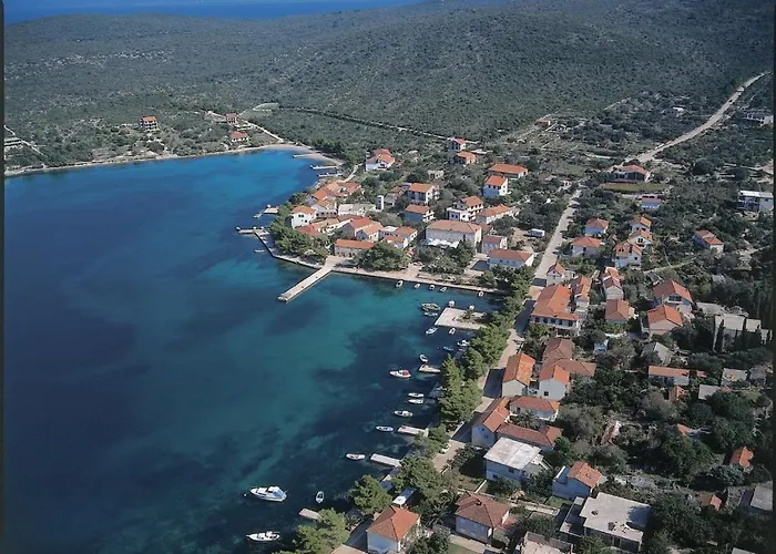 One Bedroom 3558-5 *