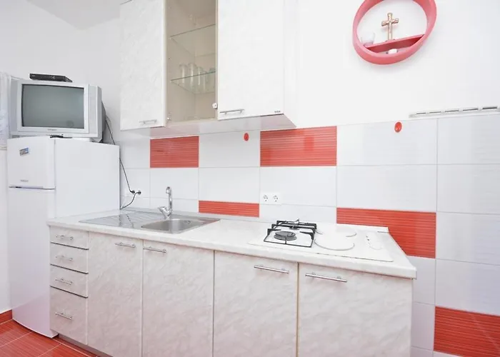 One Bedroom 3558-5 *